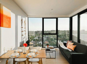 Sunset view 2B2B apt Box Hill w Parking+Gym+BBQ, Box Hill